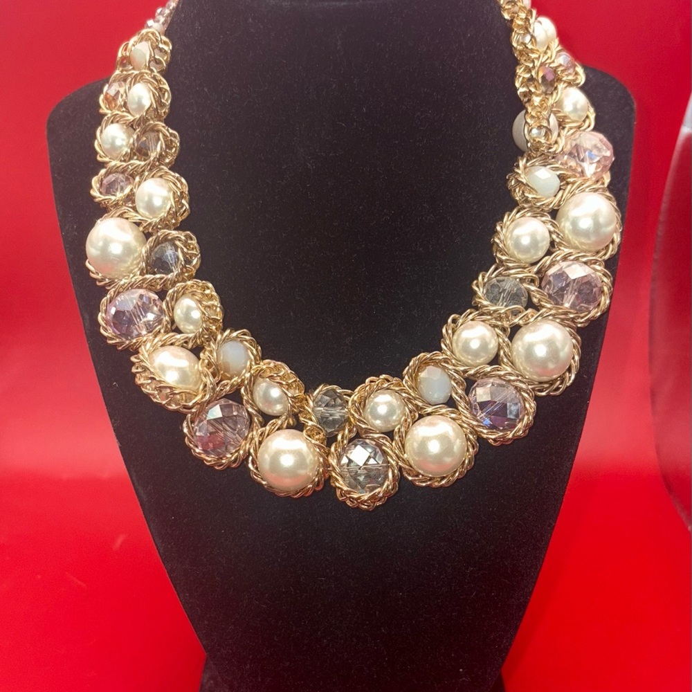 RSVP Elegant Gold and Pearl Statement Necklace - Picture 2 of 5